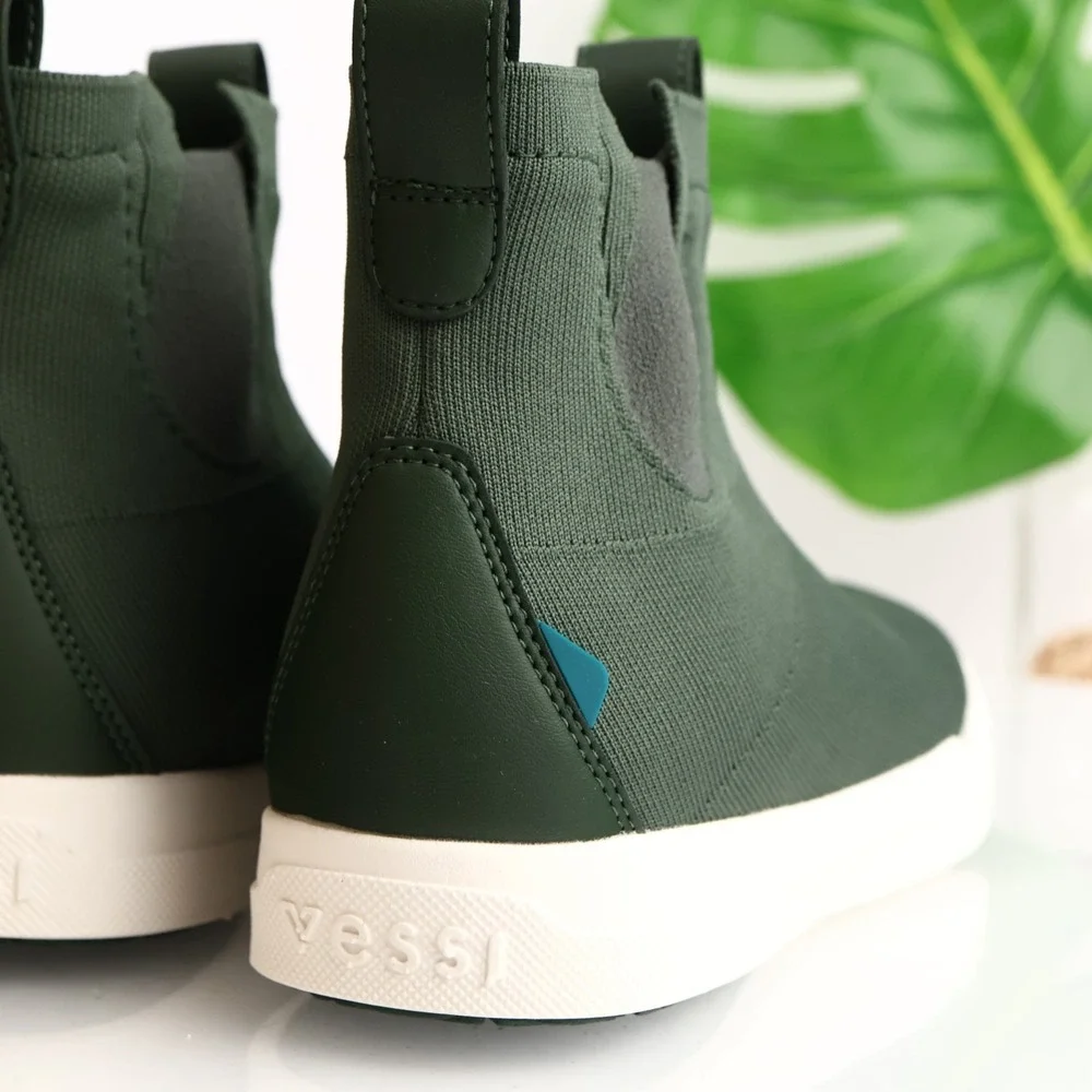 Vessi Womens Weekend Chelsea Sneaker Boots Size 8 Waterproof Green Shoe Booties